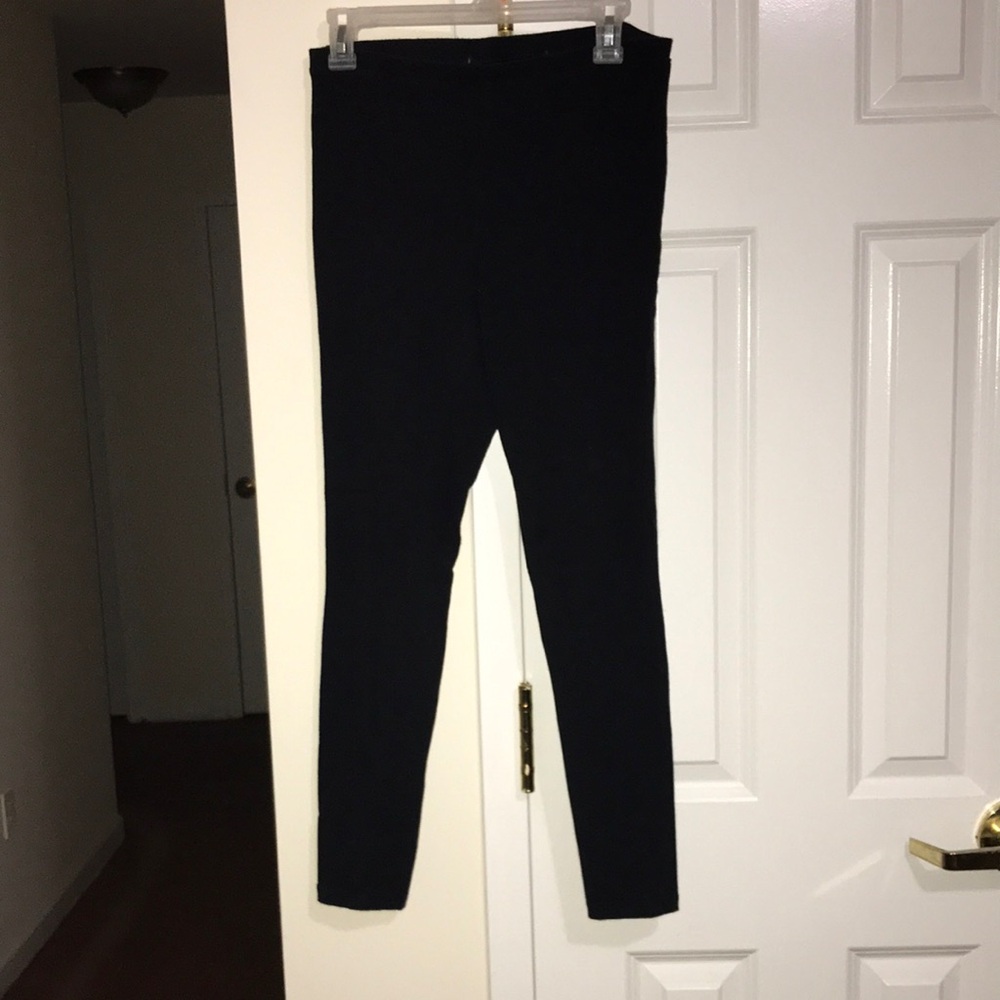 Classic Hue Woman’s soft and comfy Leggings in Black.